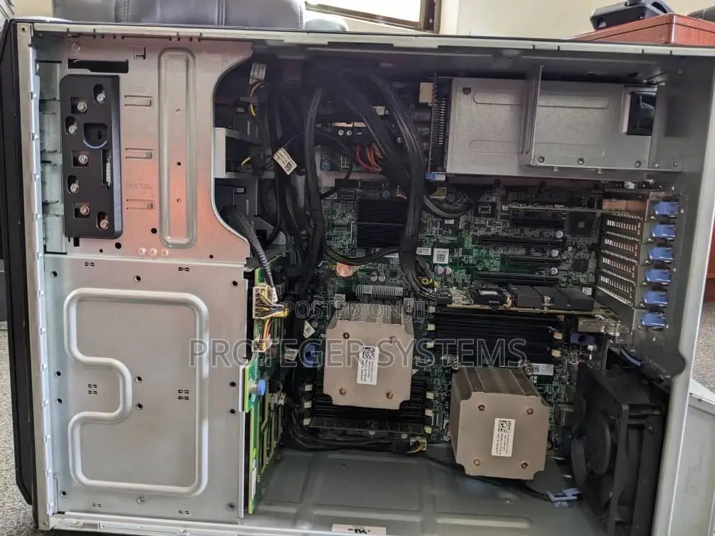 Server Dell PowerEdge T430 32GB Intel Xeon HDD+SSD 2T