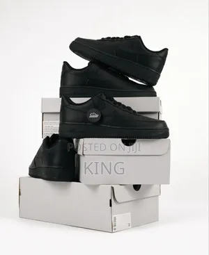 Nike Air Force 1 Preto. Verified Black