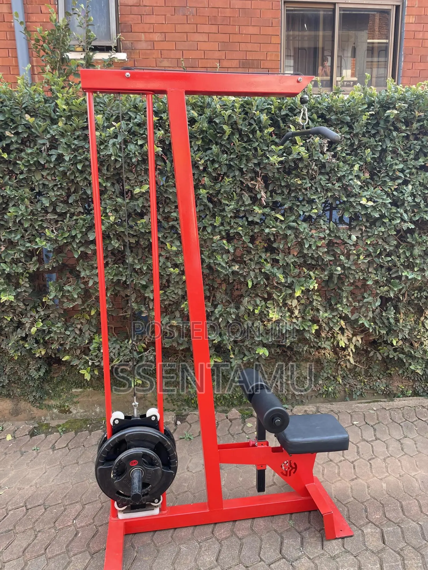 Lat Pull Down Machine