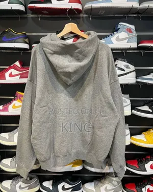 Well-Fitting Pocket Jumper Hoodie