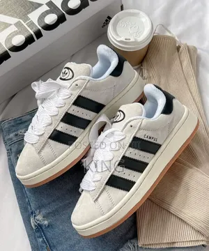 Adidas Originals Campus. Cream Sneakers