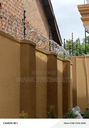 Electric Fence. 7lines