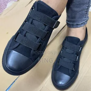 Valid Women Sneakers