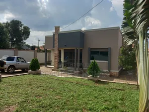 Furnished 4bdrm Villa in Kira for sale