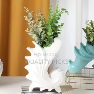 Simple and Stylish Creative Conch Shell Fish Decorative Vase