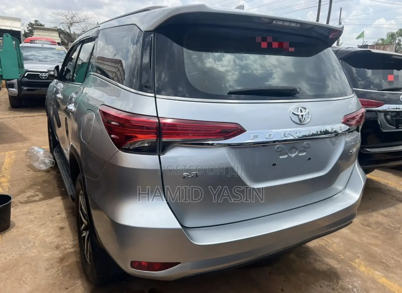 Toyota Fortuner 2016 Silver