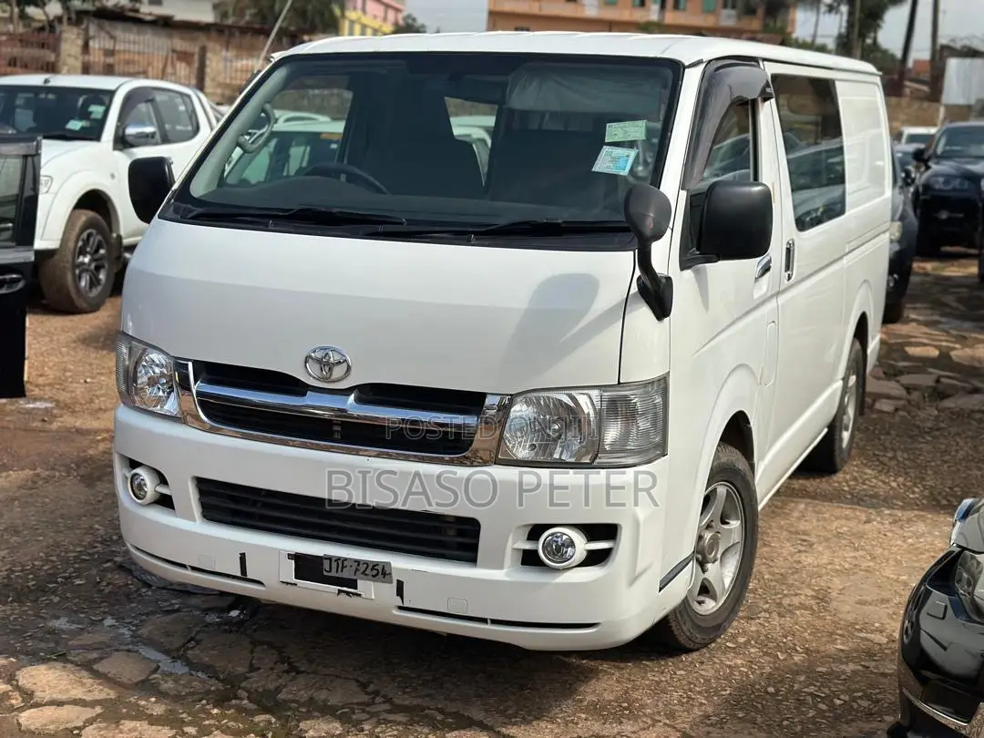 Toyota HiAce 2011 White