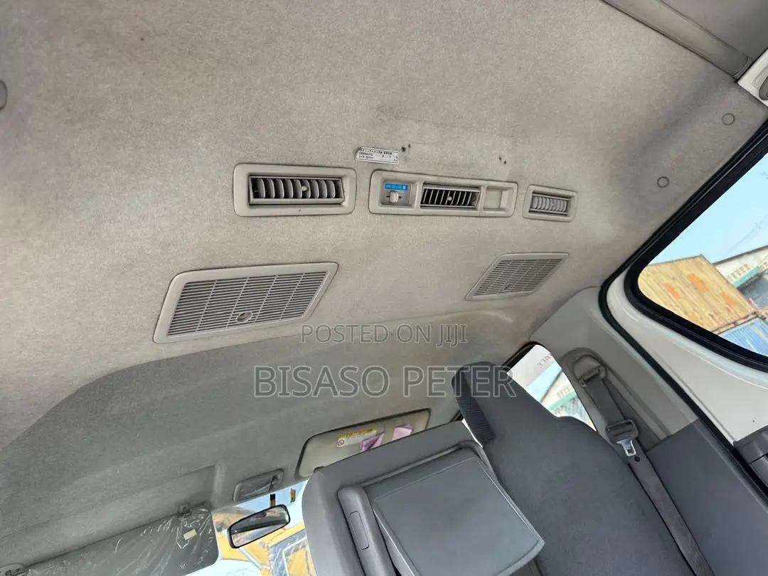 Toyota HiAce 2011 White