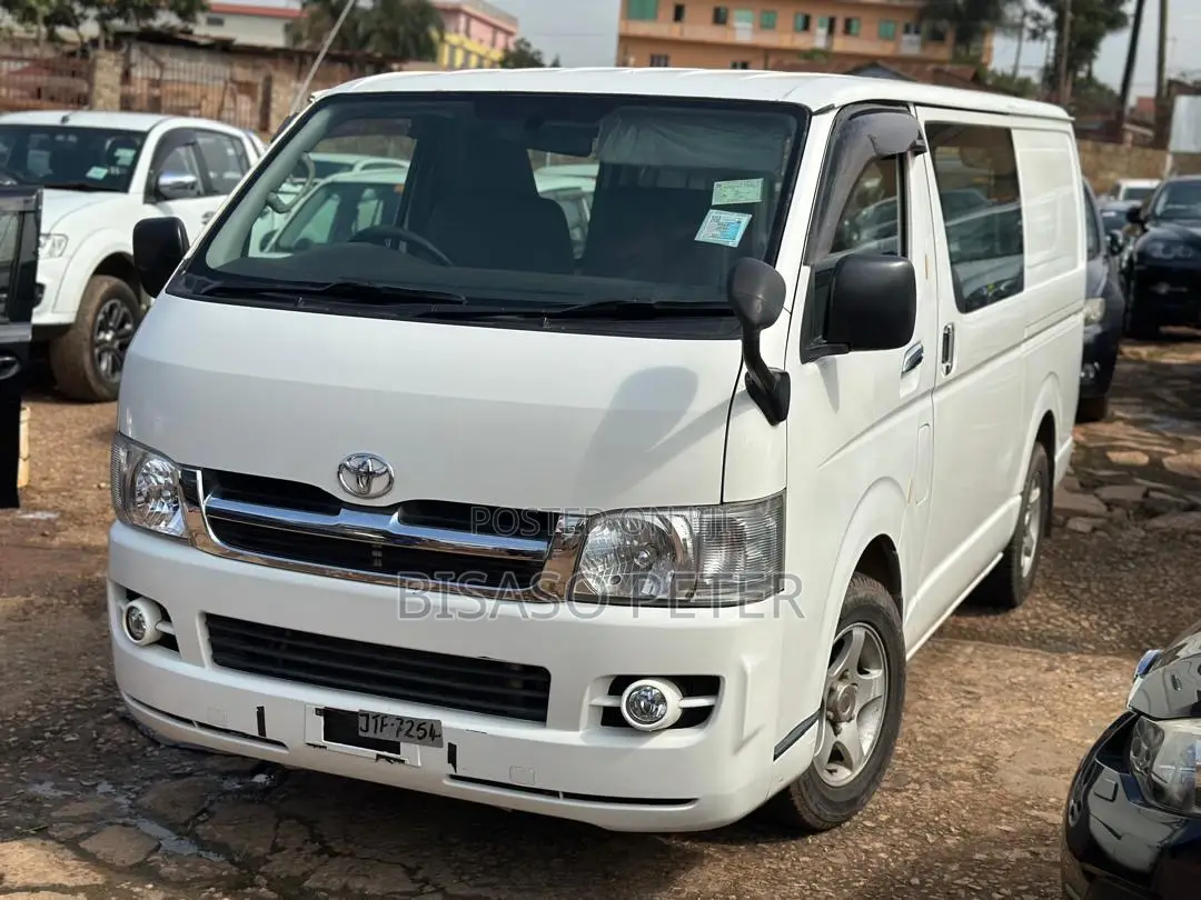 Toyota HiAce 2011 White