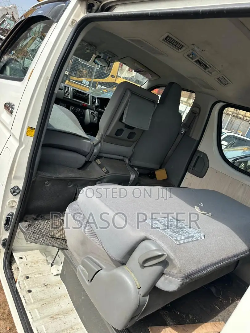 Toyota HiAce 2011 White