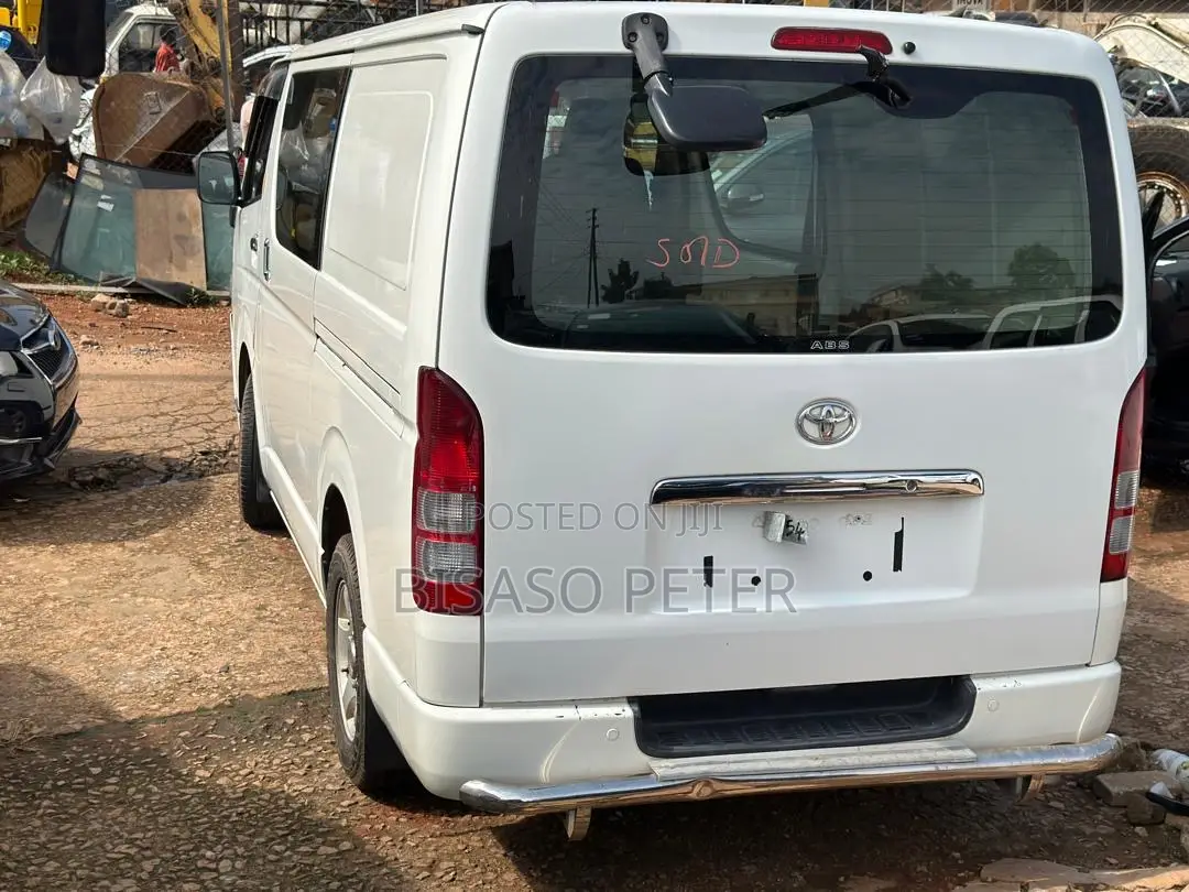 Toyota HiAce 2011 White