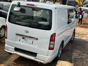 Toyota HiAce 2011 White