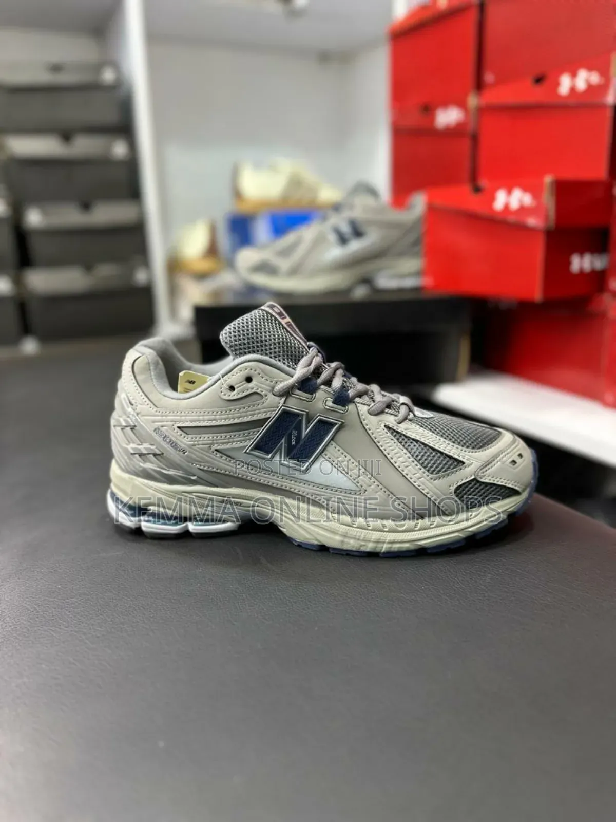 New Balance Series 530.