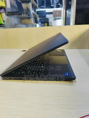 Laptop Lenovo ThinkPad T14 G2 16GB Intel Core I7 SSHD (Hybrid) 512GB