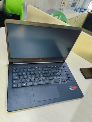 Laptop HP 240 G8 8GB AMD Ryzen 3 HDD+SSD 256GB