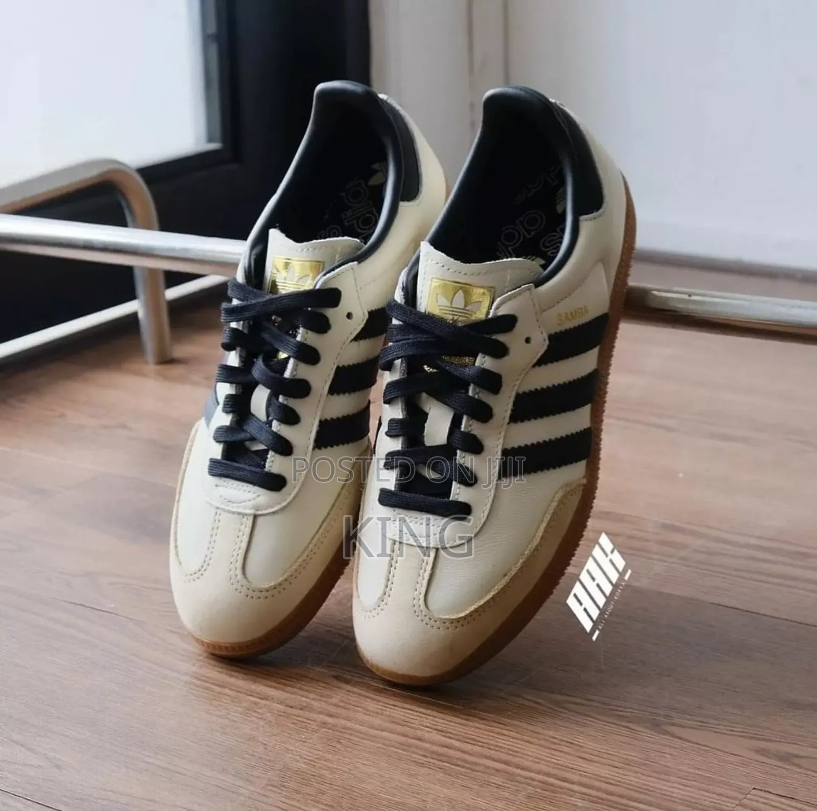 Suave Adidas Samba OG "White Black"