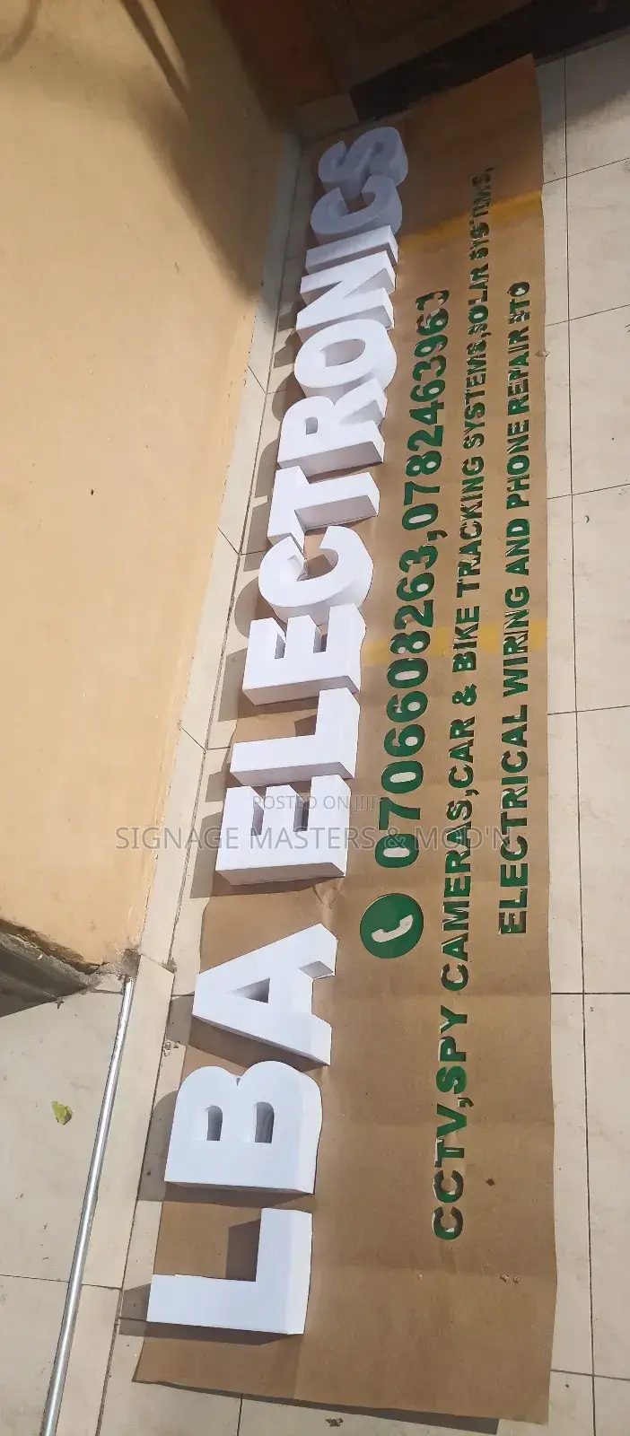 3D and 2D Electronics Sign