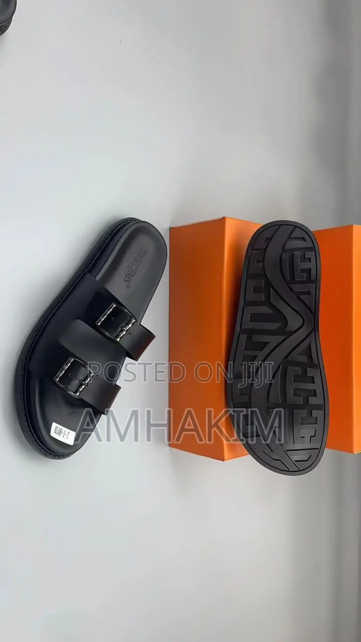 New Classic Men Sandals in Stock