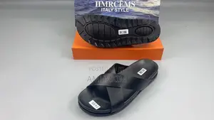New Classic Men Sandals in Stock