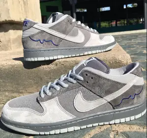 Original Nike SB Dunk Low Pro London Suede Sneakers