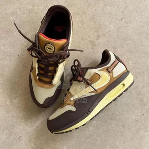 Vogue Travis Scott X Nike Air Max 1 Baroque Brown Sneakers