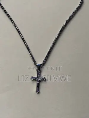 Essential Necklaces With a Crucifix Pendant
