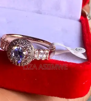 Round Rose Gold Engagement Rings