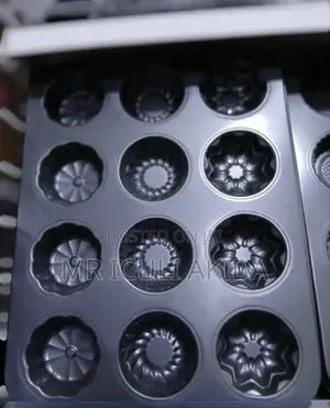 12pcs Peach Shaped Non Sticky Muffin Molds Baking Pan