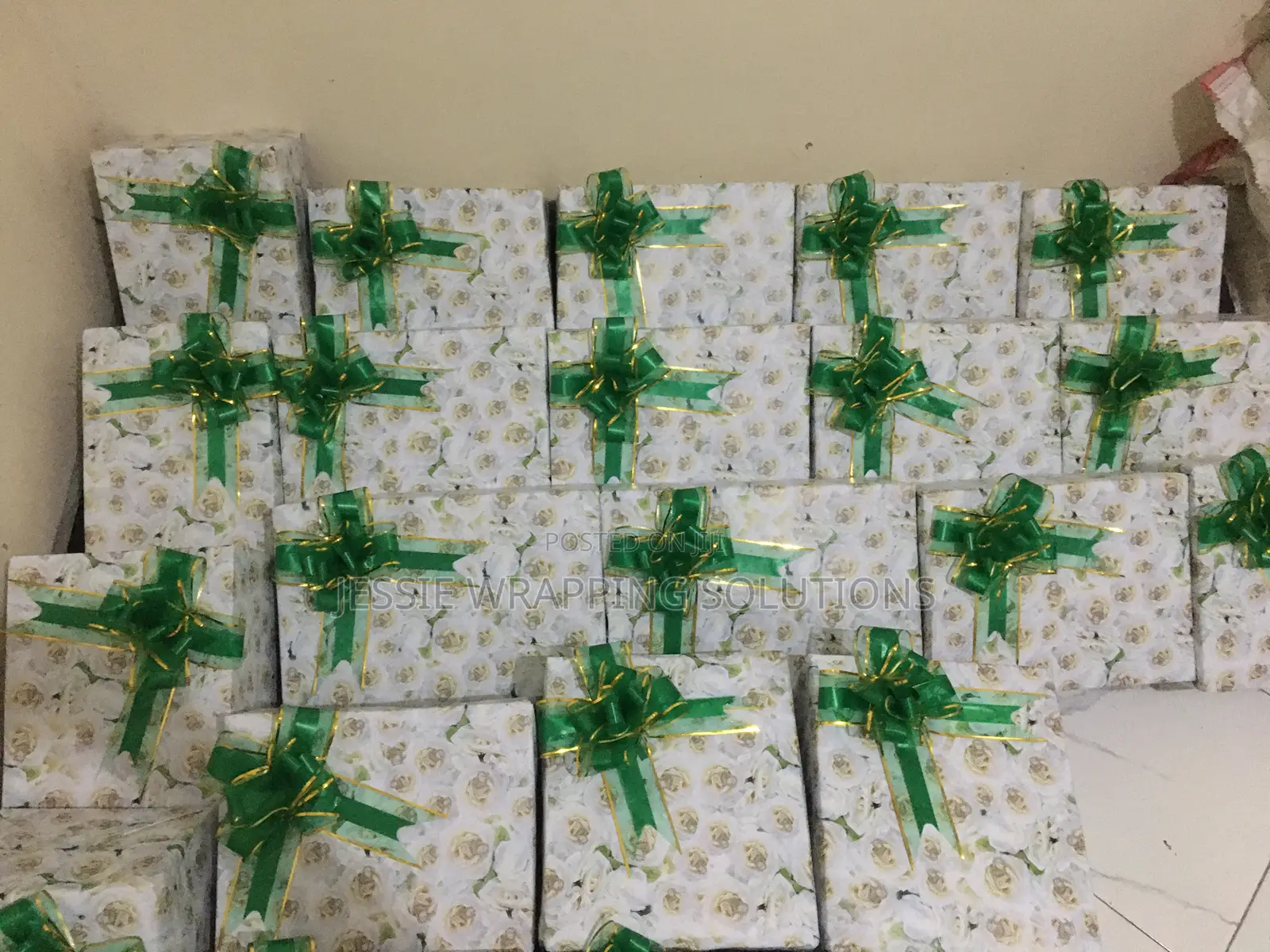 Gift Wrapping And Flowers