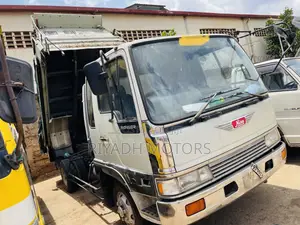 Hino Dumper