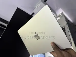 Laptop Apple MacBook Air 2022 M2 8GB Apple M2 SSD 256GB