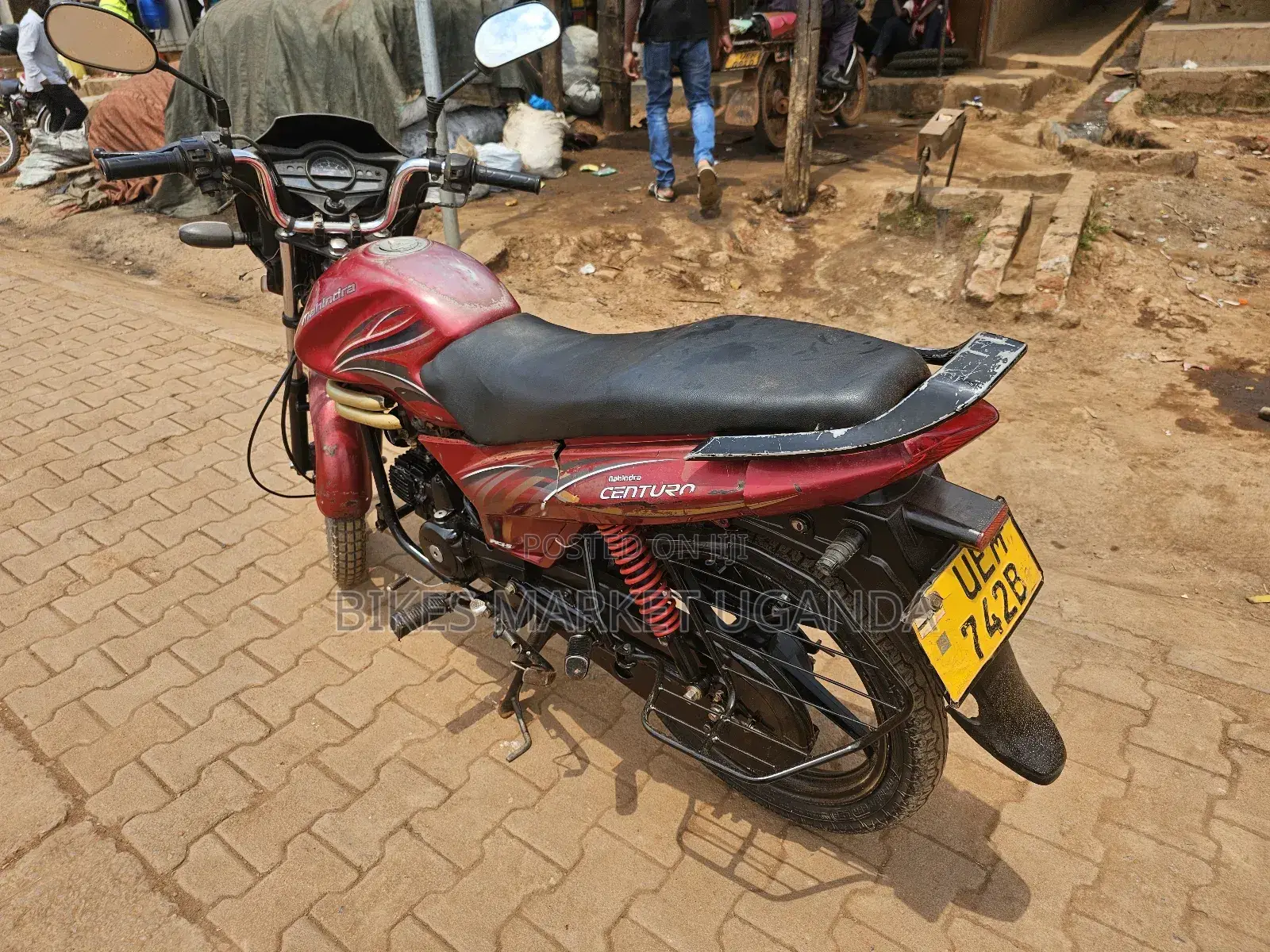 Mahindra Centuro 2017 Red