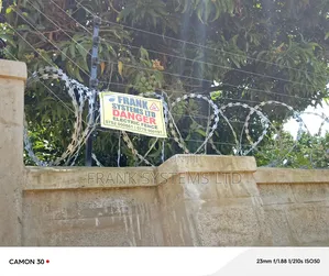 Electric Fence System With Sekanolya