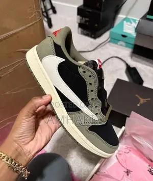 Air Jordan 1 Low Travis Scot in Stock