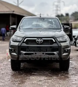 Toyota Hilux 2024 Gray
