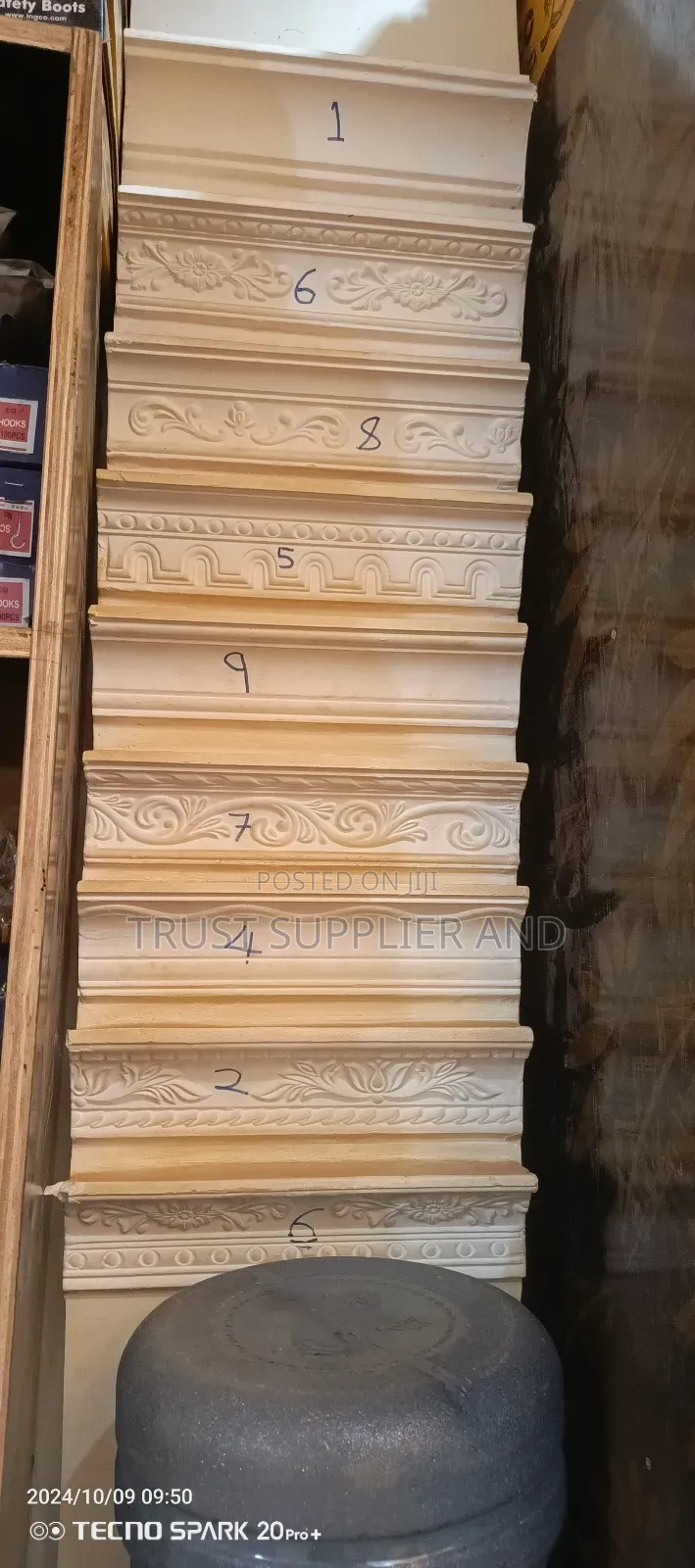 Cornices Wall