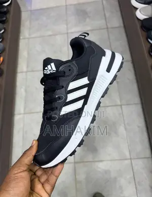 New Classic Adidas Sneaker in Stock