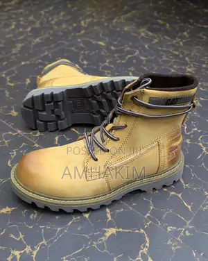 New Caterpillar Men Work Boots in Stock