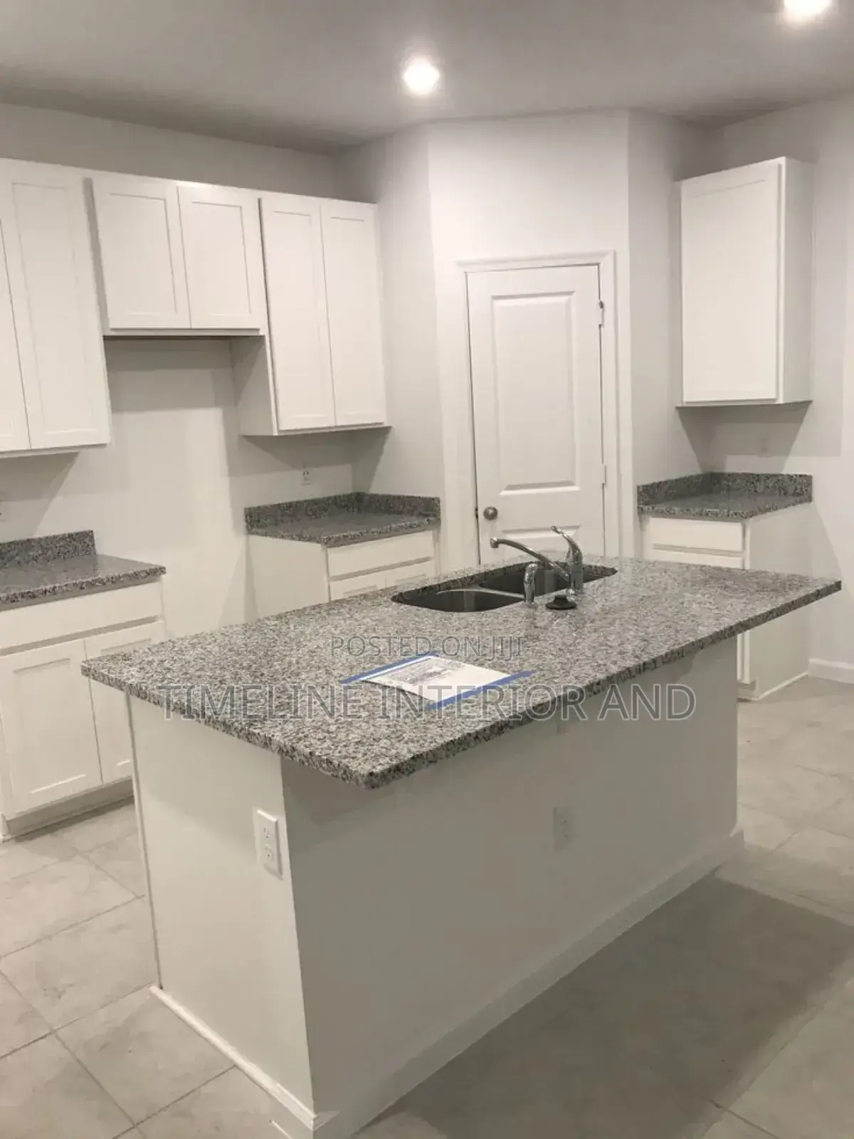White Kitchen Cabinets Decor.