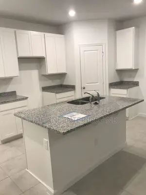 White Kitchen Cabinets Decor.