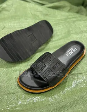 Original Classic Men’S Fendi Push in Leather Sandals