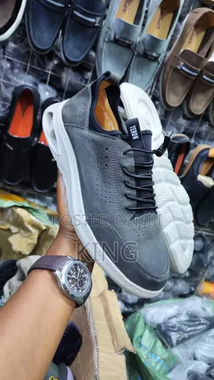 Certified Clarks Sneakers