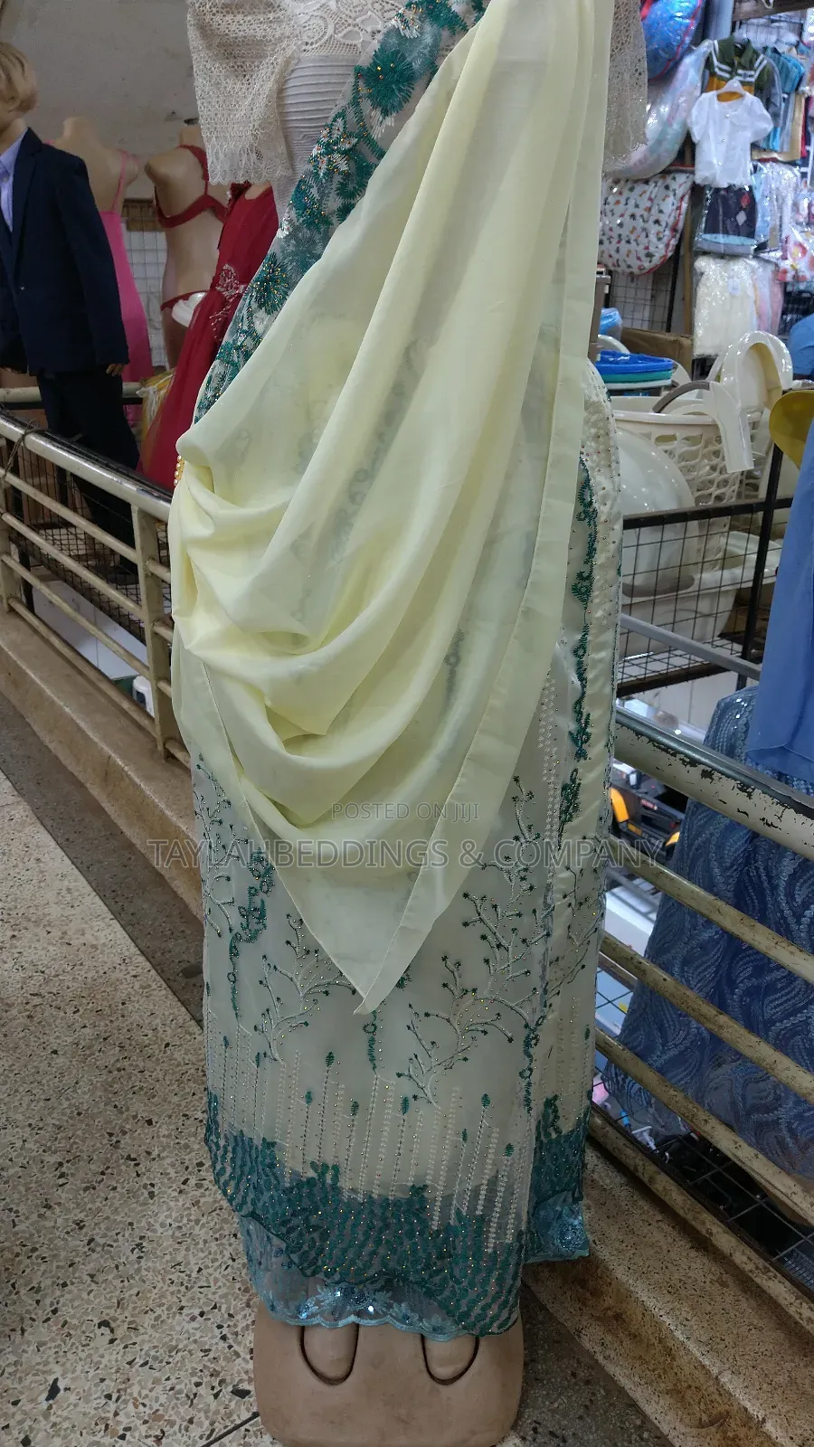 Cream Flowered Green Mushanana
