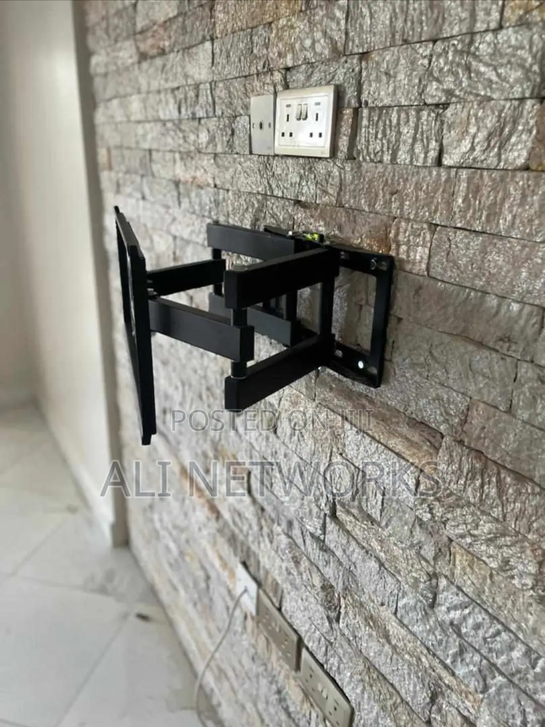 Full Motion TV Wall Mounting