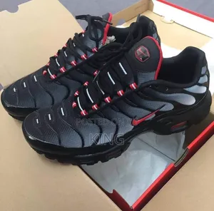 Nike Air Max Plus Black Gradient Red