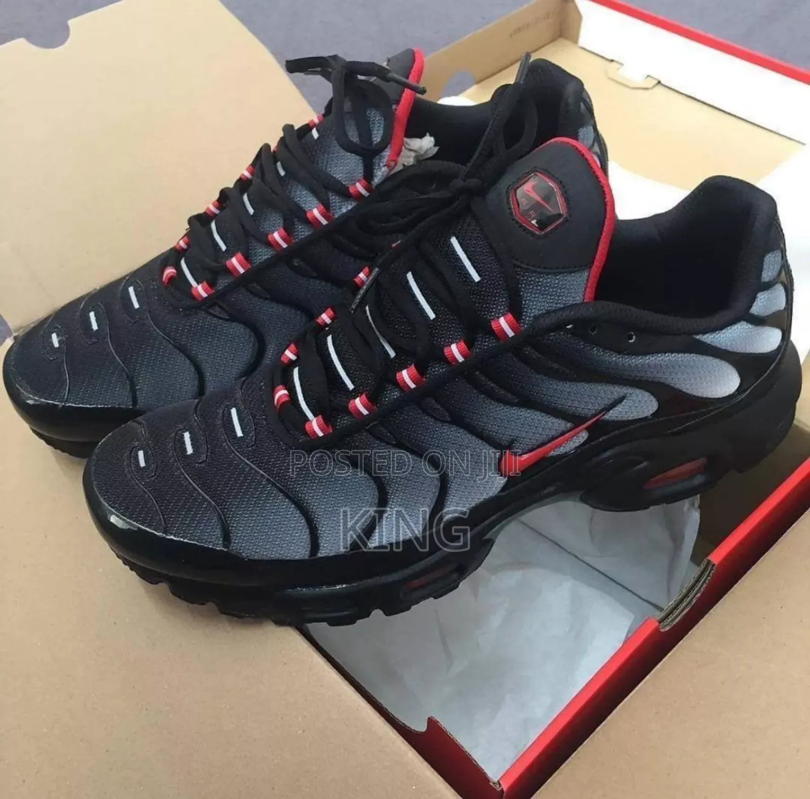 Nike Air Max Plus Black Gradient Red