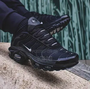 Nike Air Max Plus Black