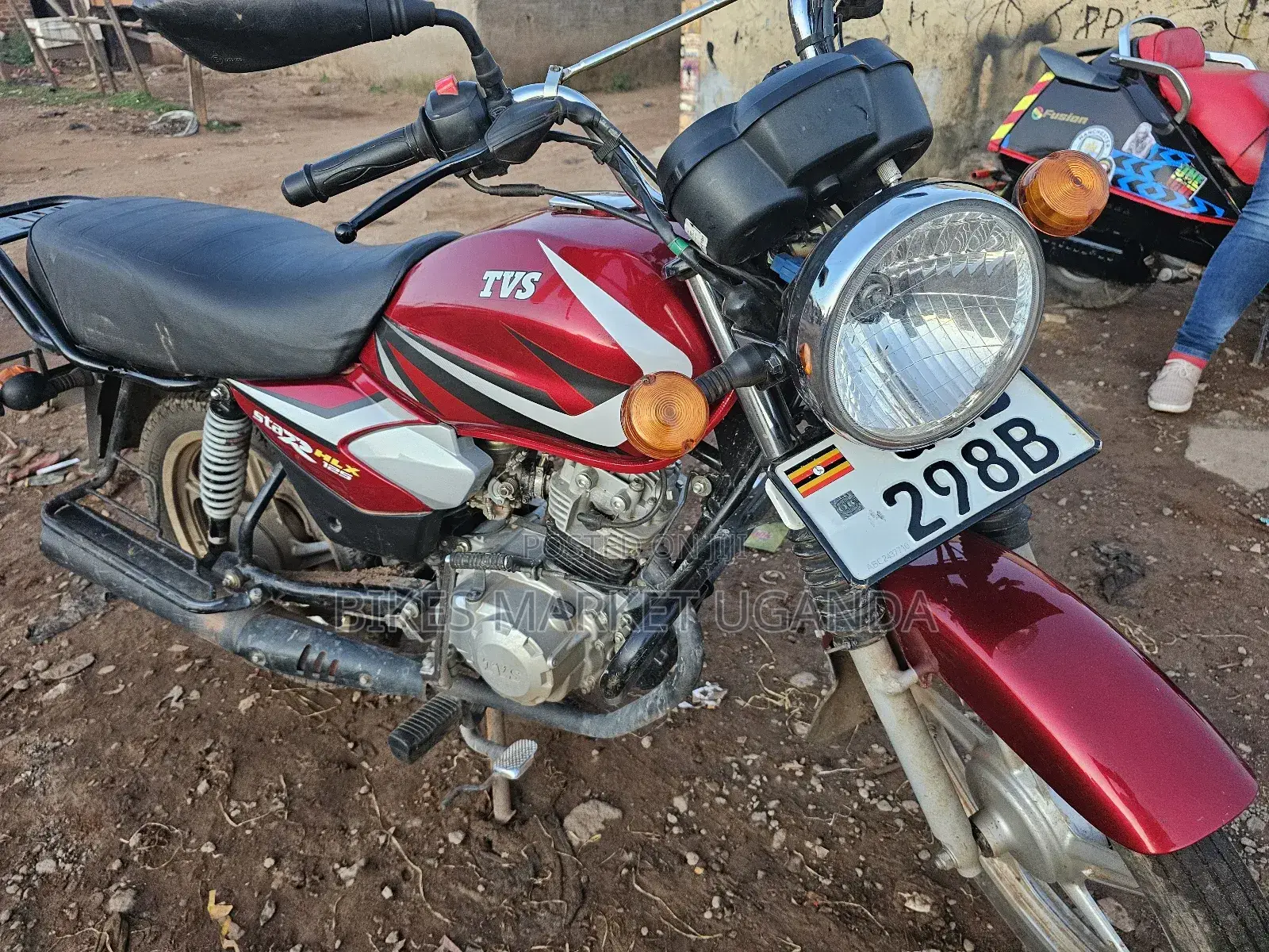 TVS HLX 125 2024 Red