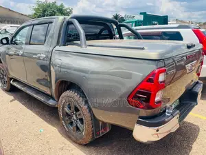 Toyota Hilux 2021 Gray