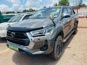 Toyota Hilux 2021 Gray